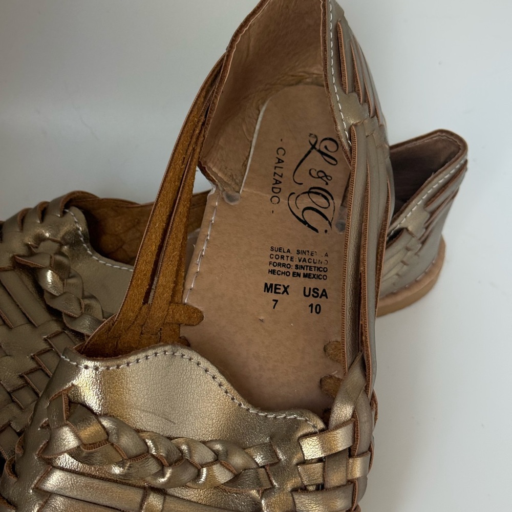 Women's Metallic Gold Woven Huarache Flats - Picture 4 of 6